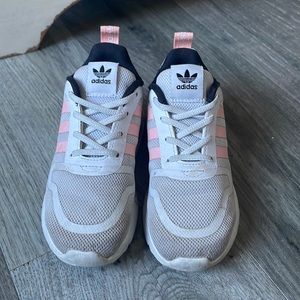 Gray and melon stripe sneakers.